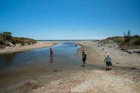 Photo of property in 6 Konini Crescent, Waikanae Beach, Waikanae, 5036