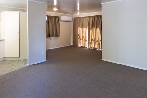 Photo of property in 2 Scotts Field Drive, Takanini, 2112