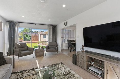 Photo of property in 16 Kruse Place, Redwood, Christchurch, 8051