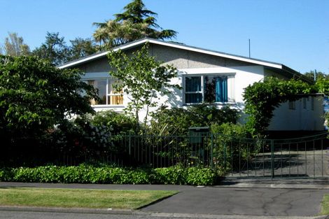 Photo of property in 32 Harrowdale Drive, Avonhead, Christchurch, 8042