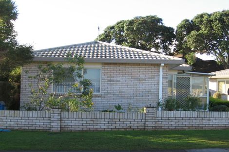 Photo of property in 3/2 Doment Crescent, Orewa, 0931