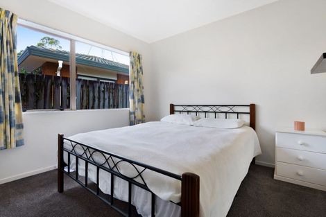 Photo of property in 84 Unsworth Drive, Unsworth Heights, Auckland, 0632