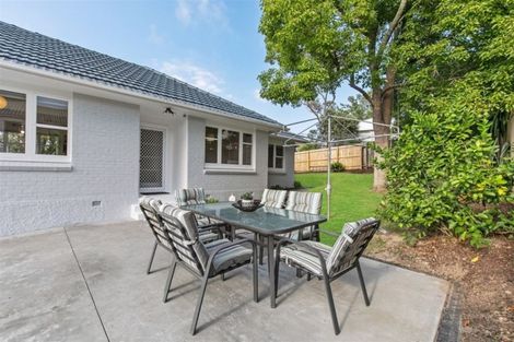 Photo of property in 1/300 Glenfield Road, Glenfield, Auckland, 0629