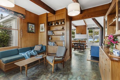 Photo of property in 51 Awa Road, Karaka Bays, Wellington, 6022