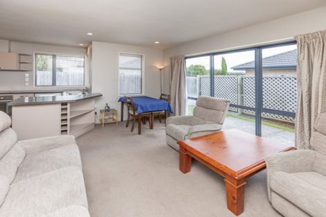 Photo of property in 2/15 Johns Road, Belfast, Christchurch, 8051