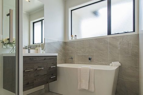 Photo of property in 47 Te Taniwha Road, One Tree Point, 0118