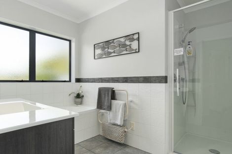 Photo of property in 37 Canon Road, Tanners Point, Katikati, 3170