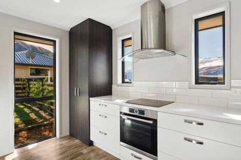 Photo of property in 10 Lakefield Close, Kingston, Athol, 9793