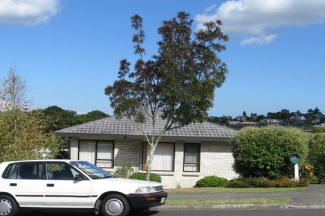 Photo of property in 28 Lagoon Way, West Harbour, Auckland, 0618