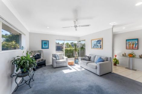 Photo of property in 1/8 Solana Court, Botany Downs, Auckland, 2010