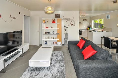 Photo of property in 2/20 Hogans Road, Glenfield, Auckland, 0629