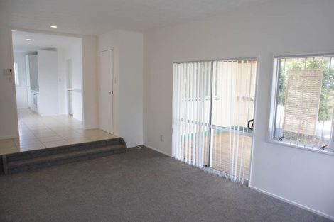 Photo of property in 8 Styca Place, Sunnyvale, Auckland, 0612