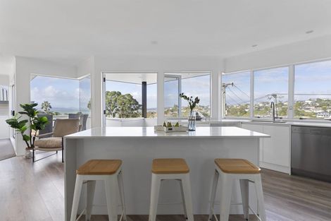 Photo of property in 2/9 Colmar Road, Mellons Bay, Auckland, 2014