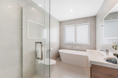 Photo of property in 62 Armstrong Farm Drive, East Tamaki Heights, Auckland, 2016