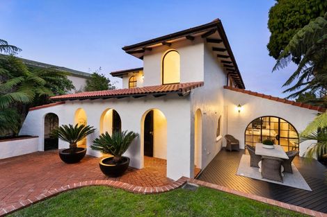 Photo of property in 35 Tawini Road, Titirangi, Auckland, 0604