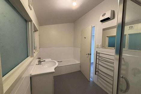 Photo of property in 27 Huntleigh Park Way, Ngaio, Wellington, 6035