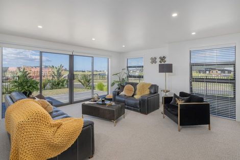 Photo of property in 9 Awatea Drive, Whitianga, 3510