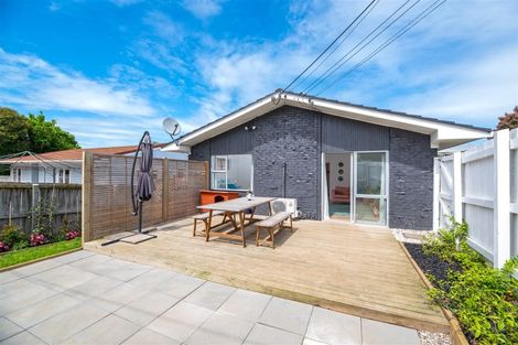 Photo of property in 1/38 Hillcrest Avenue, Hillcrest, Auckland, 0627