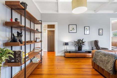 Photo of property in 35 Birkdale Road, Birkdale, Auckland, 0626