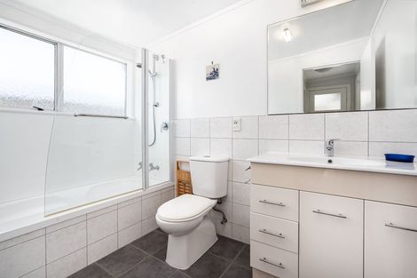 Photo of property in 76 Bayview Road, Paremata, Porirua, 5024