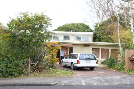 Photo of property in 28 Liston Crescent, Cockle Bay, Auckland, 2014