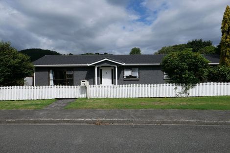 Photo of property in 72 Aorangi Road, Paraparaumu, 5032