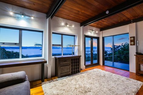 Photo of property in 11 Karaka Street, Eastbourne, Lower Hutt, 5013