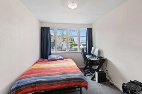Photo of property in 18 Montrose Place, Takaro, Palmerston North, 4412