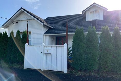 Photo of property in 5 Gilbert Street, New Plymouth, 4310