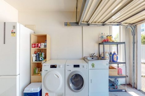 Photo of property in 12b Hobson Street, Thorndon, Wellington, 6011