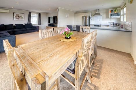 Photo of property in 32 Glenbervie Crescent, Massey, Auckland, 0614