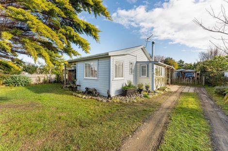 Photo of property in 16 Punga Street, Tangimoana, 4822