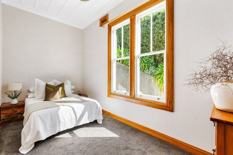 Photo of property in 18 Sealy Road, Bluff Hill, Napier, 4110