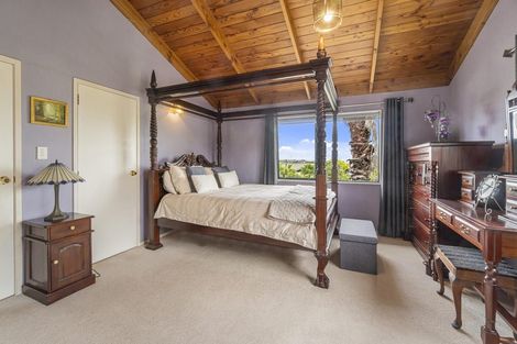 Photo of property in 1/3 Lantana Road, Green Bay, Auckland, 0604