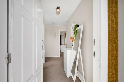 Photo of property in 323 Mangorei Road, Merrilands, New Plymouth, 4312