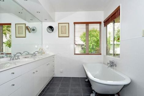 Photo of property in 25 Totara Street, Fendalton, Christchurch, 8041