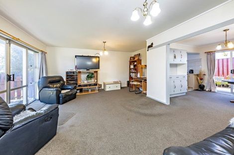 Photo of property in 2/8 Parera Place, Papatoetoe, Auckland, 2025