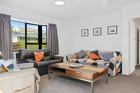 Photo of property in 22 Maunganui Road, Mount Maunganui, 3116