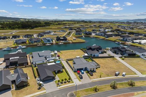 Photo of property in 28 Waitemata Drive, One Tree Point, 0118