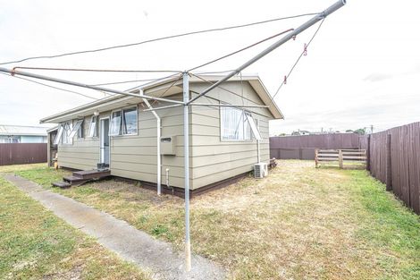 Photo of property in 17 Lee Street, Castlecliff, Whanganui, 4501