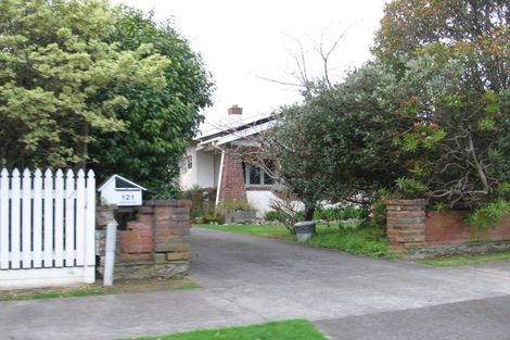Photo of property in 121 Russell Street, Palmerston North, 4414
