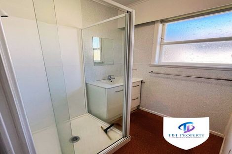 Photo of property in 2/16 Blacklock Avenue, Henderson, Auckland, 0612