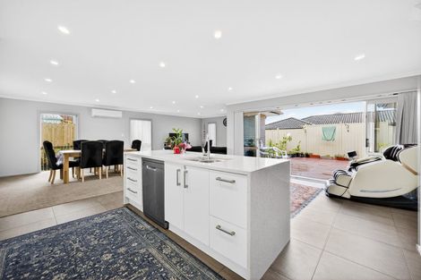 Photo of property in 37 Riverglade Parkway, Te Atatu South, Auckland, 0610