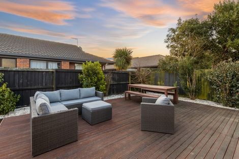 Photo of property in 6 Ronald George Place, Parklands, Christchurch, 8083