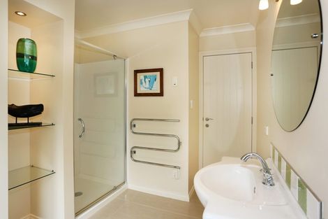 Photo of property in 2 Nita Place, The Gardens, Auckland, 2105