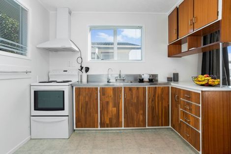 Photo of property in 2/89 Bruce Mclaren Road, Henderson, Auckland, 0612