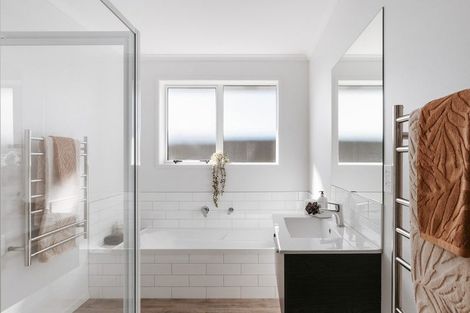 Photo of property in 65 Tabraham Crescent, Pyes Pa, Tauranga, 3112