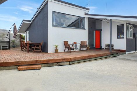 Photo of property in 22 Hennessy Street East, Foxton Beach, Foxton, 4815