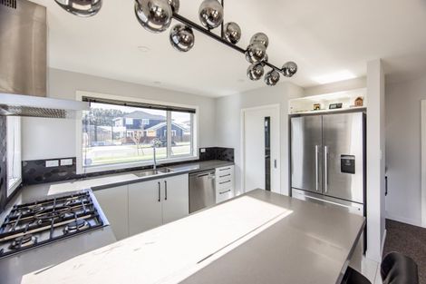 Photo of property in 47 Atlantic Drive, Fitzherbert, Palmerston North, 4410