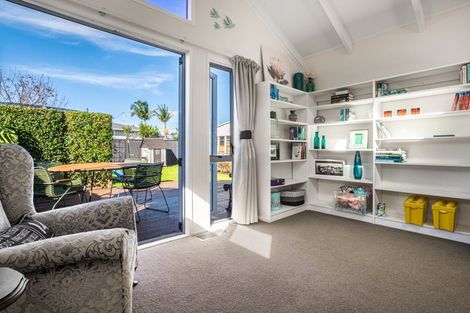 Photo of property in 10 Dalry Place, Mangere Bridge, Auckland, 2022